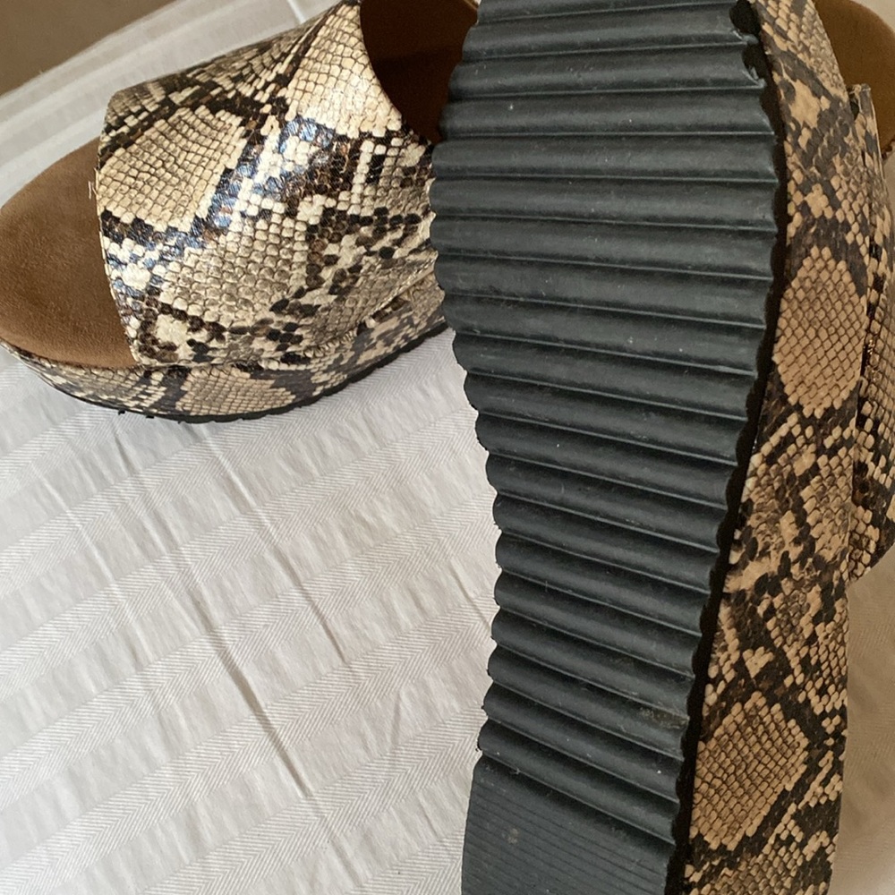 Sandals - Picture 2 of 3